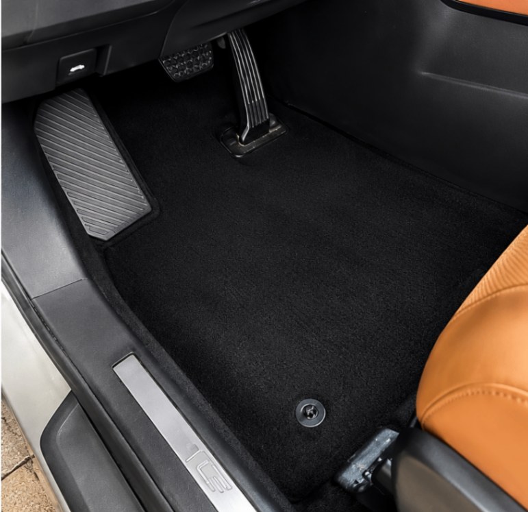 Vehicle floor mat and pedal area after